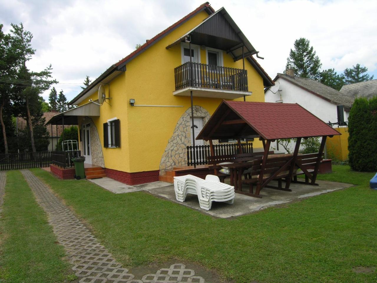 Holiday home in Balatonmariafürdo 19426 Exterior foto